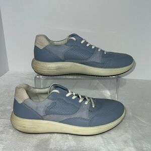 Women’s Ecco soft 7 running sneakers/gym shoe. Size 8. EUC.